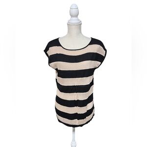 Lightweight sleeveless sweater
